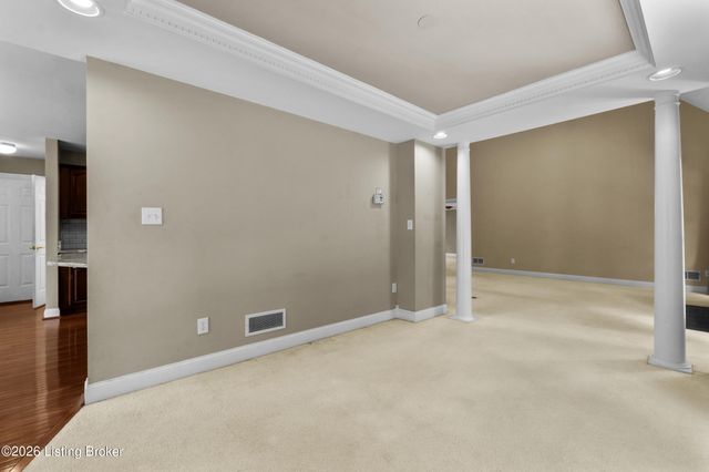 1719 Southlake Dr, Louisville, KY 40223