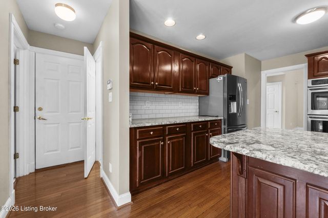 1719 Southlake Dr, Louisville, KY 40223
