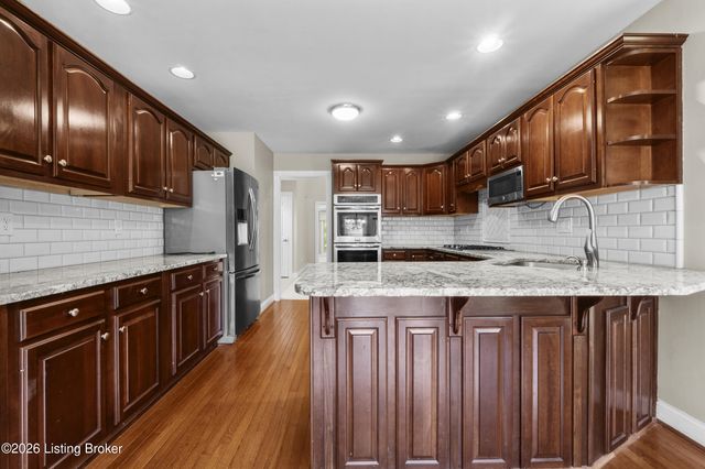 1719 Southlake Dr, Louisville, KY 40223