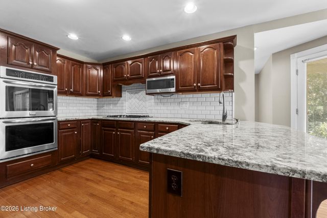 1719 Southlake Dr, Louisville, KY 40223