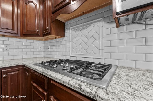 1719 Southlake Dr, Louisville, KY 40223