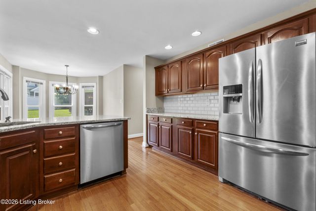 1719 Southlake Dr, Louisville, KY 40223