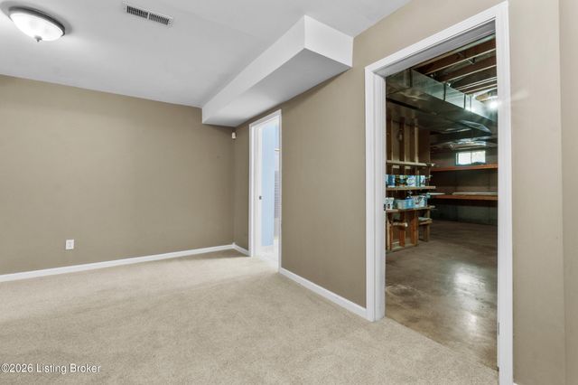 1719 Southlake Dr, Louisville, KY 40223