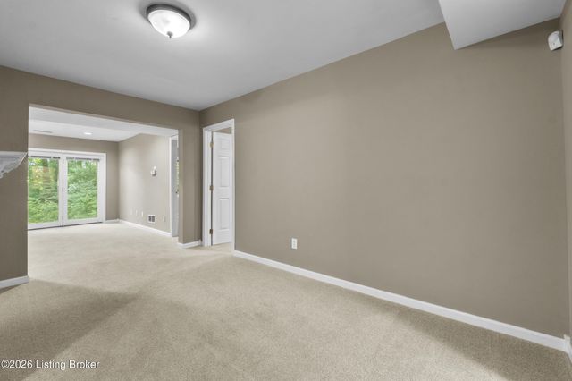 1719 Southlake Dr, Louisville, KY 40223