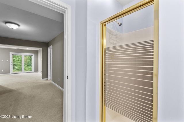 1719 Southlake Dr, Louisville, KY 40223