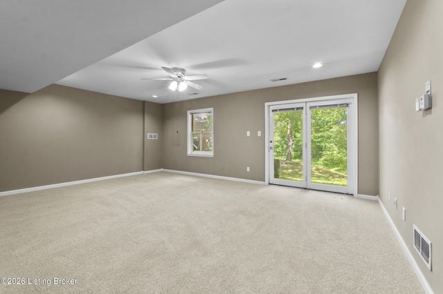 1719 Southlake Dr, Louisville, KY 40223