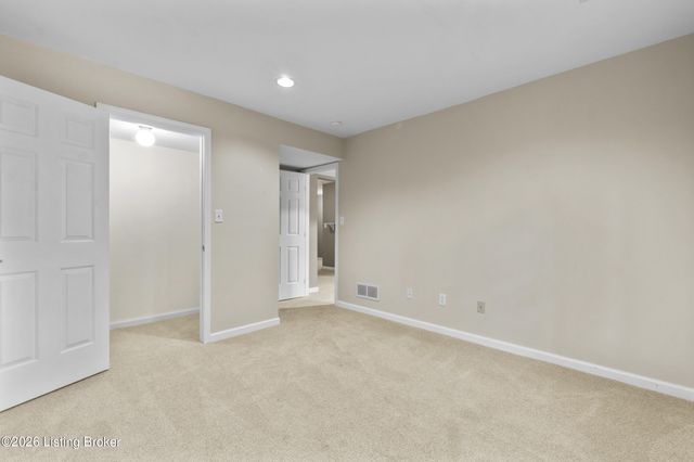 1719 Southlake Dr, Louisville, KY 40223