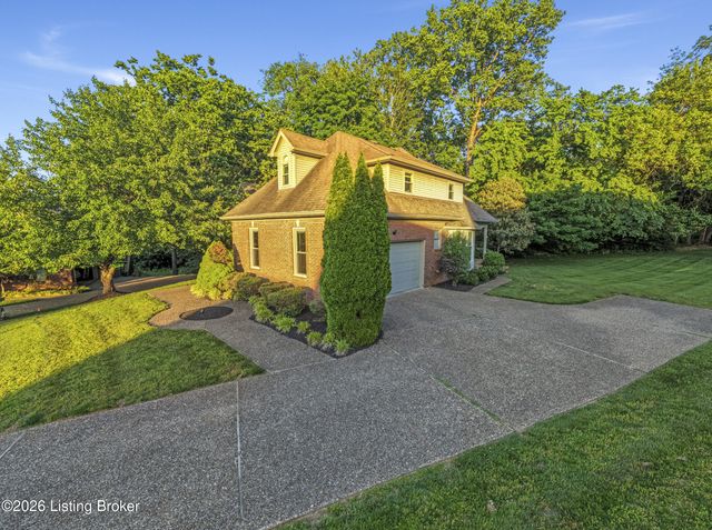 1719 Southlake Dr, Louisville, KY 40223