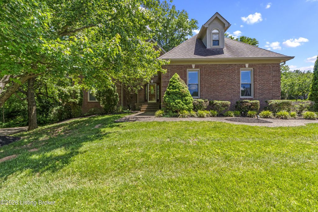 1719 Southlake Dr, Louisville, KY 40223
