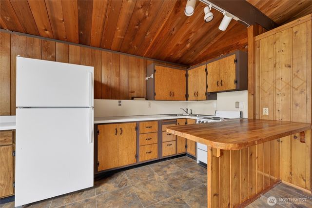 819 E Madrona Boulevard NW, Lakebay, WA 98349