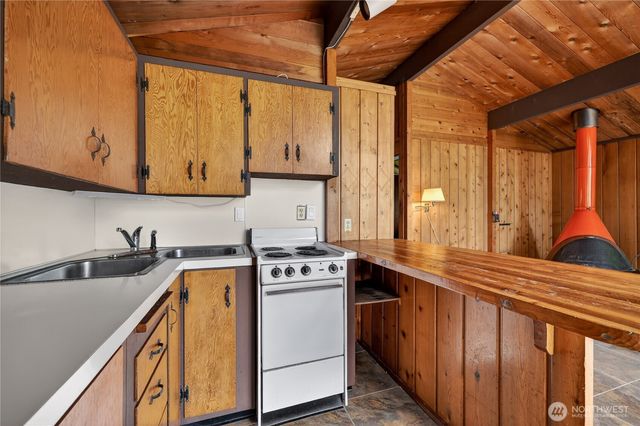 819 E Madrona Boulevard NW, Lakebay, WA 98349