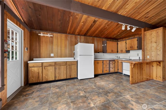 819 E Madrona Boulevard NW, Lakebay, WA 98349