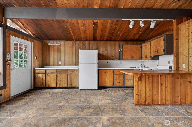 819 E Madrona Boulevard NW, Lakebay, WA 98349