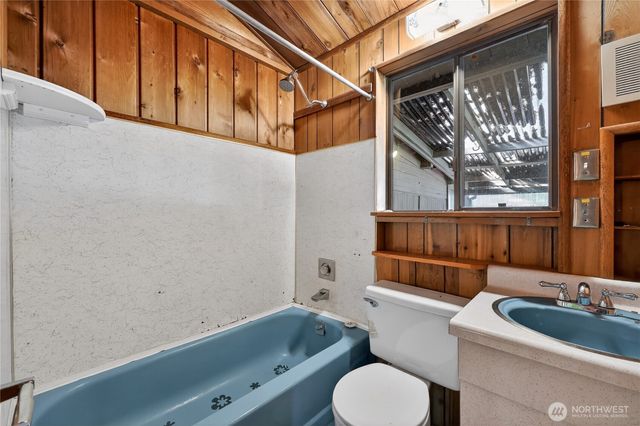819 E Madrona Boulevard NW, Lakebay, WA 98349