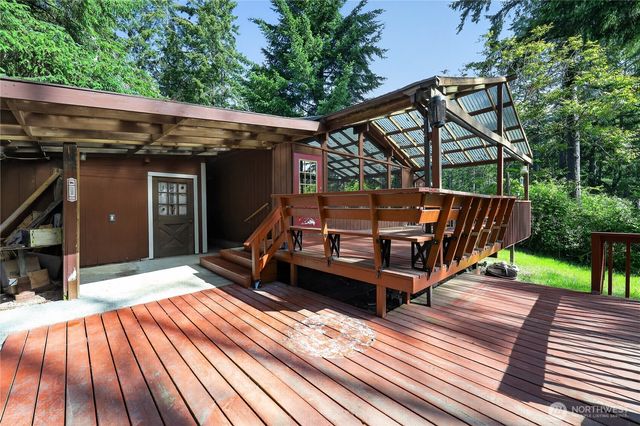 819 E Madrona Boulevard NW, Lakebay, WA 98349