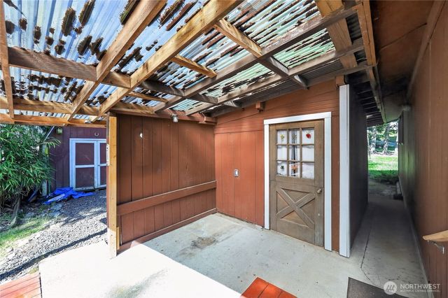 819 E Madrona Boulevard NW, Lakebay, WA 98349