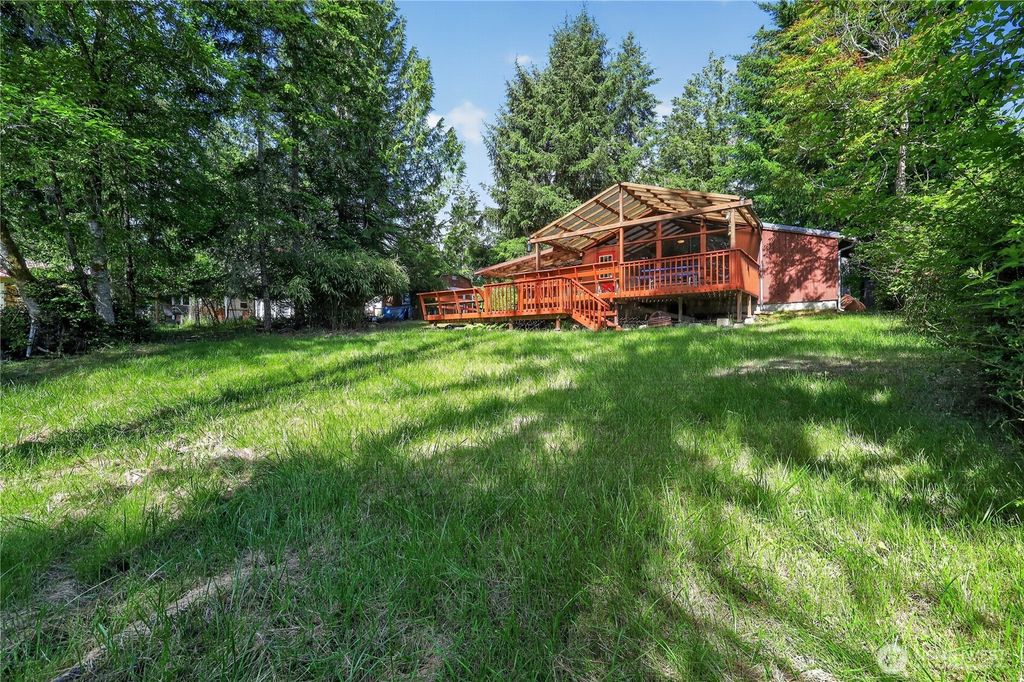 819 E Madrona Boulevard NW, Lakebay, WA 98349