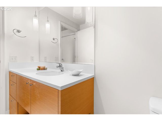 3601 S RIVER Pkwy 812, Portland, OR 97239