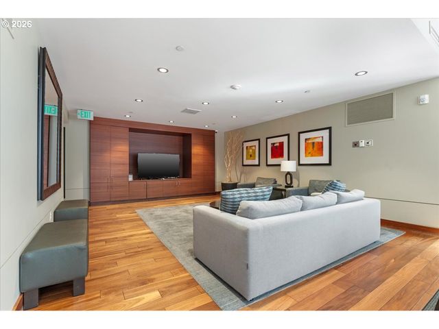 3601 S RIVER Pkwy 812, Portland, OR 97239