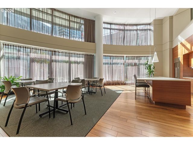 3601 S RIVER Pkwy 812, Portland, OR 97239