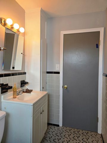 25534 Collingwood Street, Roseville, MI 48066