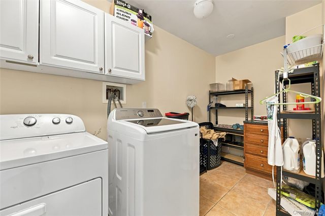 39 Clintonwood Drive, New Windsor, NY 12553