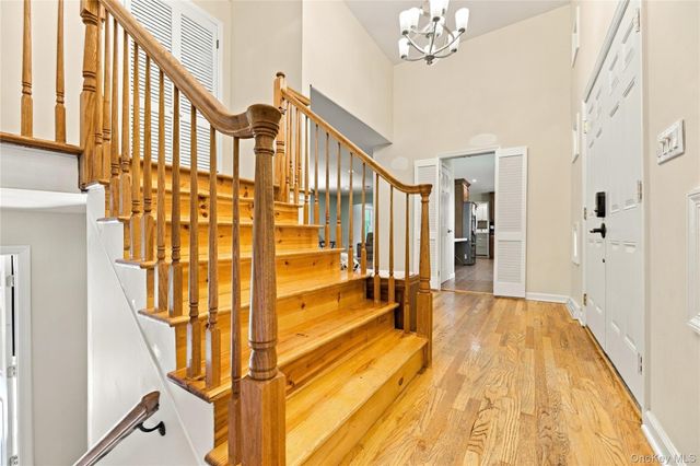 39 Clintonwood Drive, New Windsor, NY 12553