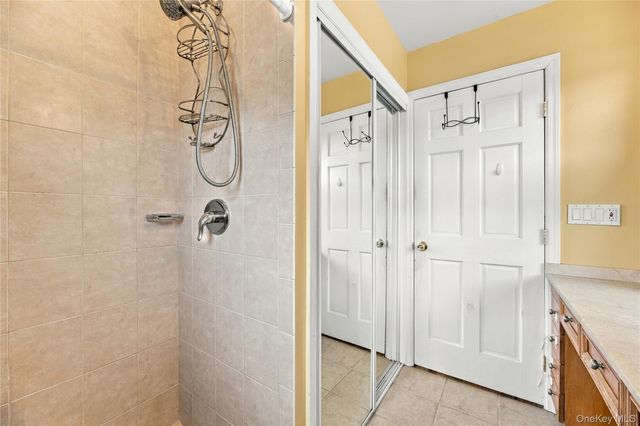 39 Clintonwood Drive, New Windsor, NY 12553