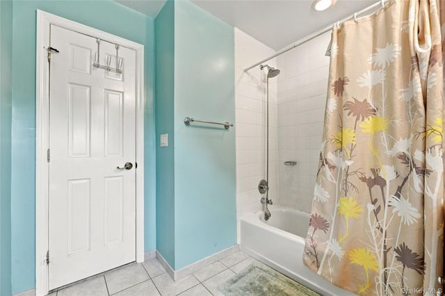 39 Clintonwood Drive, New Windsor, NY 12553
