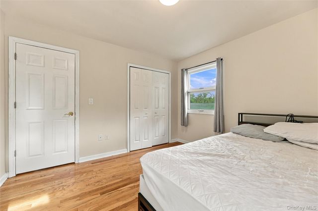 39 Clintonwood Drive, New Windsor, NY 12553