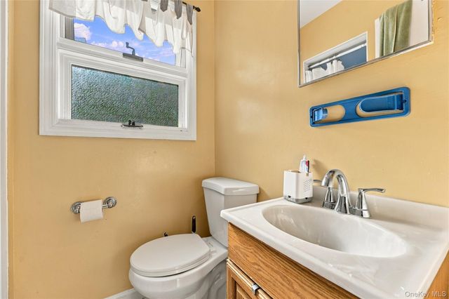 39 Clintonwood Drive, New Windsor, NY 12553