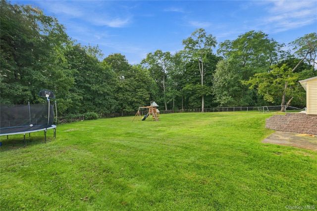 39 Clintonwood Drive, New Windsor, NY 12553