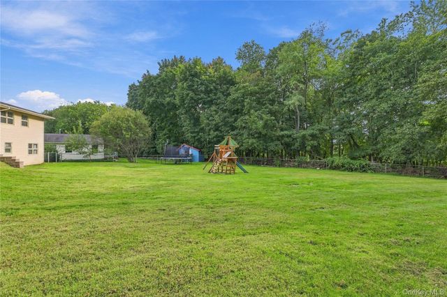 39 Clintonwood Drive, New Windsor, NY 12553