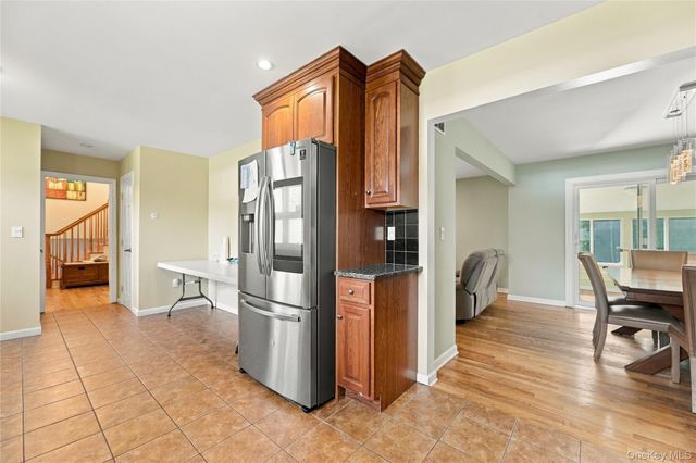 39 Clintonwood Drive, New Windsor, NY 12553
