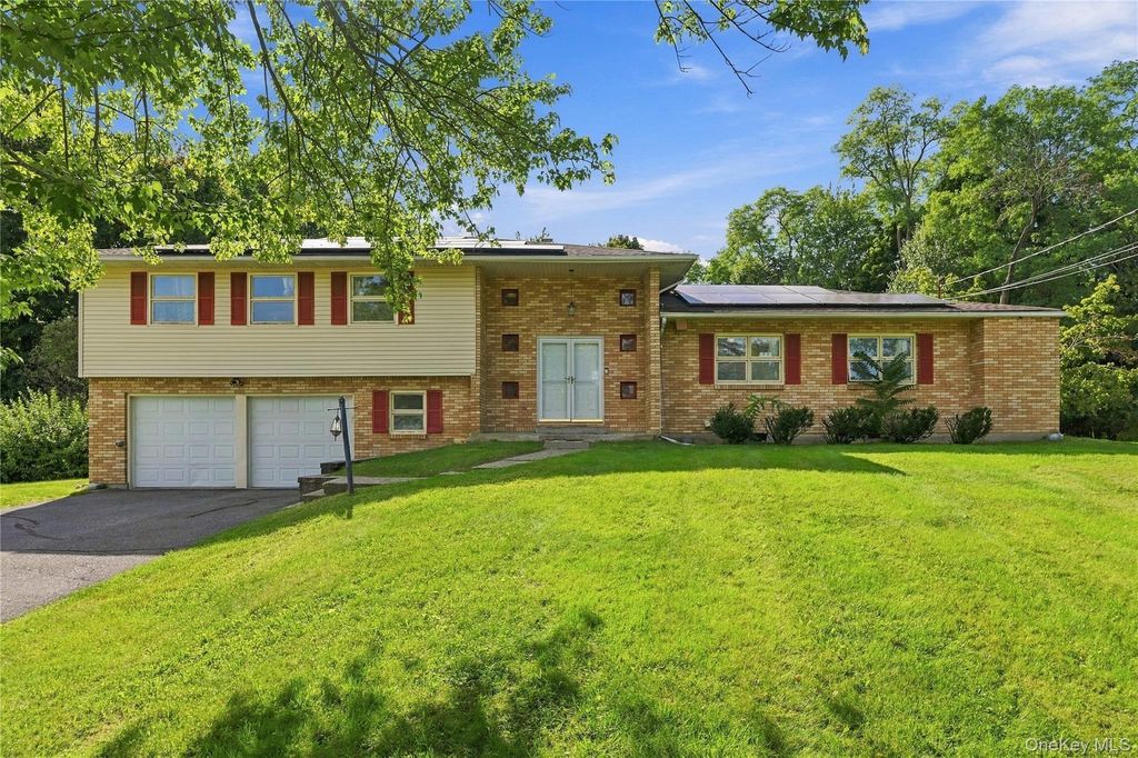 39 Clintonwood Drive, New Windsor, NY 12553 — exterior