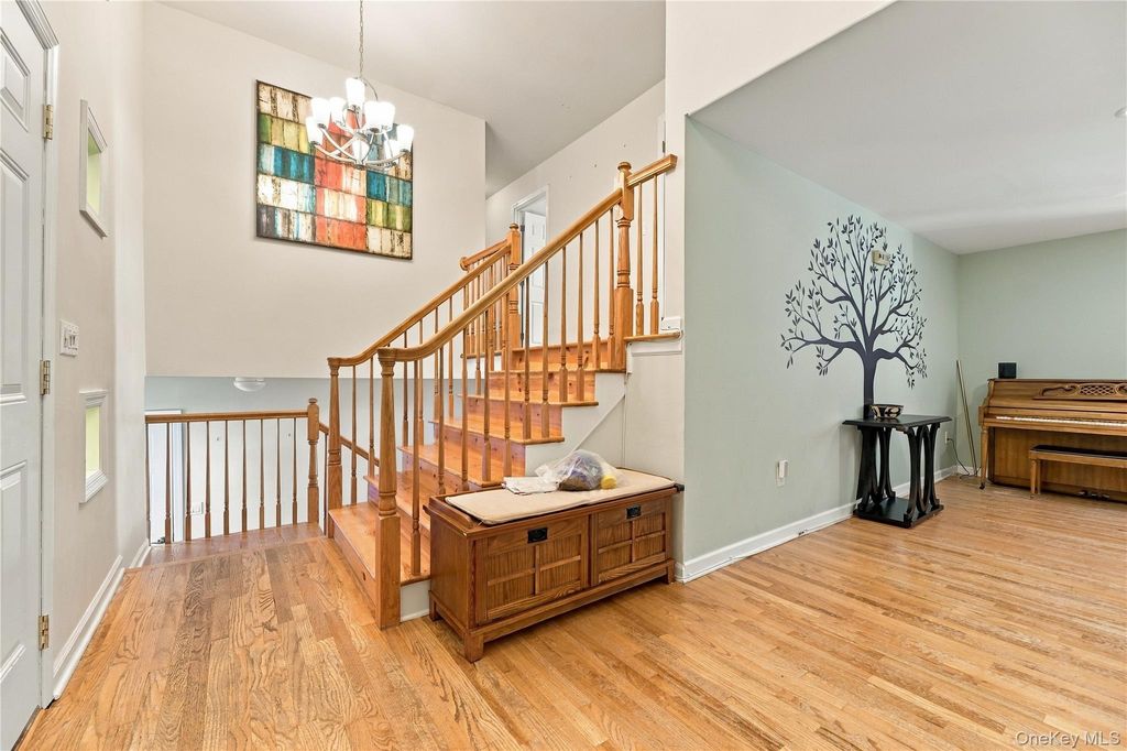 39 Clintonwood Drive, New Windsor, NY 12553 — photo 3