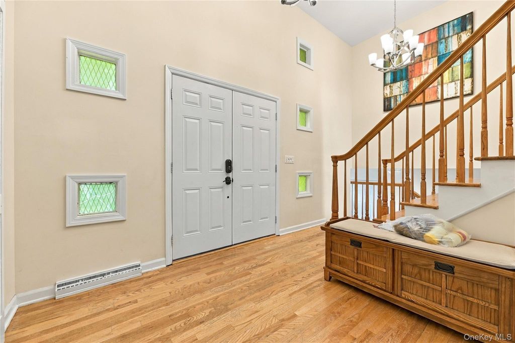 39 Clintonwood Drive, New Windsor, NY 12553 — photo 4