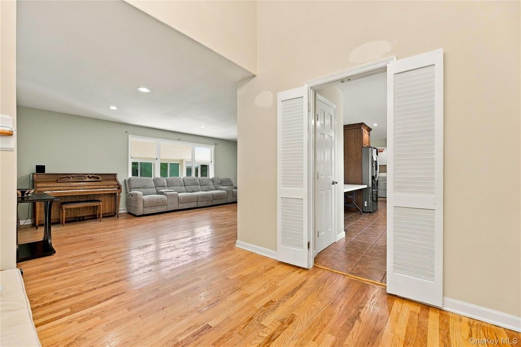 39 Clintonwood Drive, New Windsor, NY 12553 — photo 5