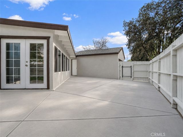 2422 N Forest, Santa Ana, CA 92706