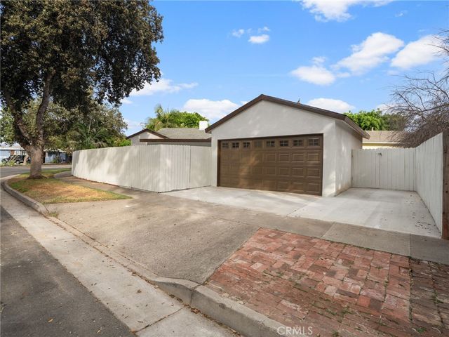 2422 N Forest, Santa Ana, CA 92706