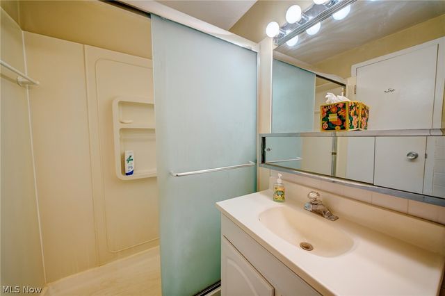 12520 Edgewater Drive 210, Lakewood, OH 44107