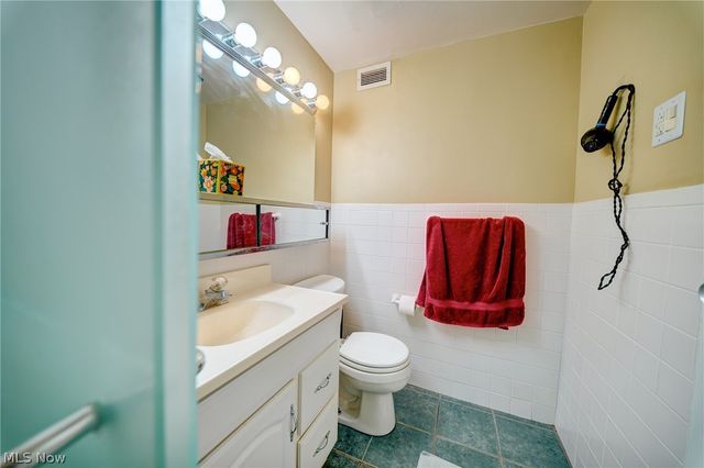 12520 Edgewater Drive 210, Lakewood, OH 44107