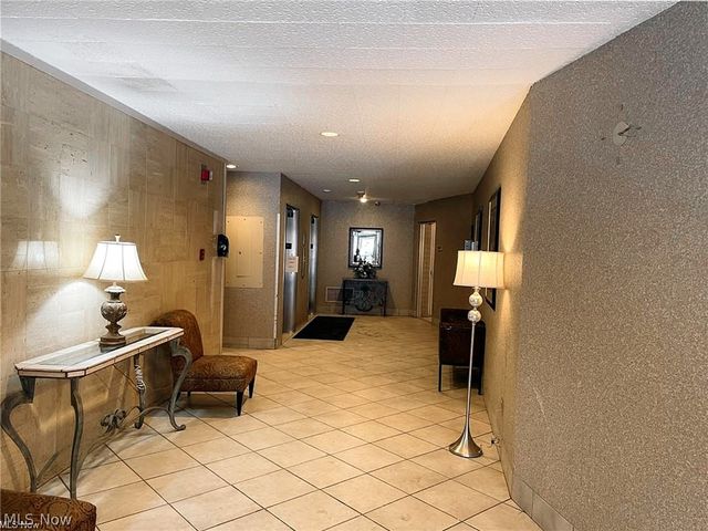 12520 Edgewater Drive 210, Lakewood, OH 44107