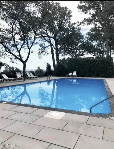 12520 Edgewater Drive 210, Lakewood, OH 44107