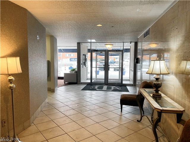 12520 Edgewater Drive 210, Lakewood, OH 44107