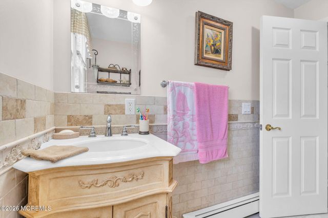 30 Gladney Avenue, Toms River, NJ 08753