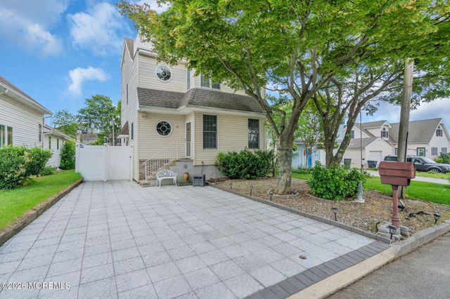 30 Gladney Avenue, Toms River, NJ 08753