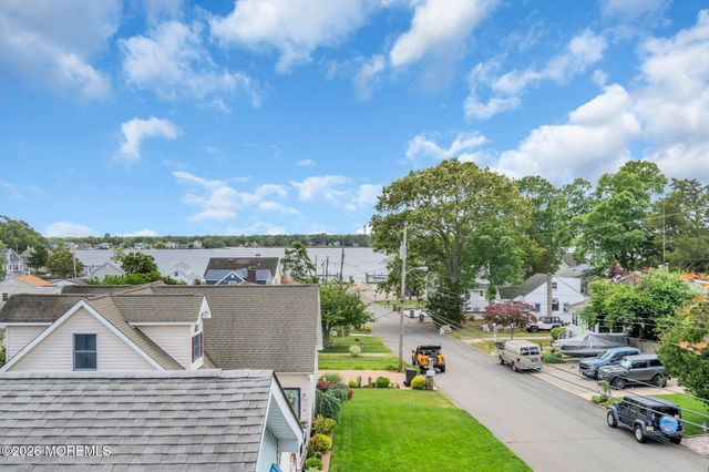 30 Gladney Avenue, Toms River, NJ 08753