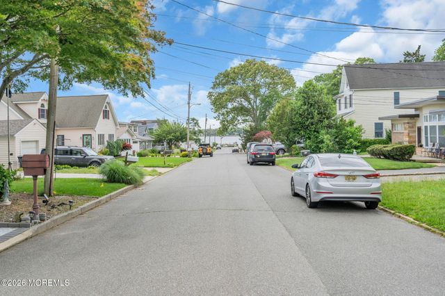 30 Gladney Avenue, Toms River, NJ 08753