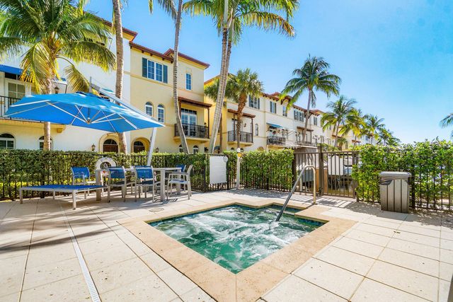 3281 Estancia Lane, Boynton Beach, FL 33435